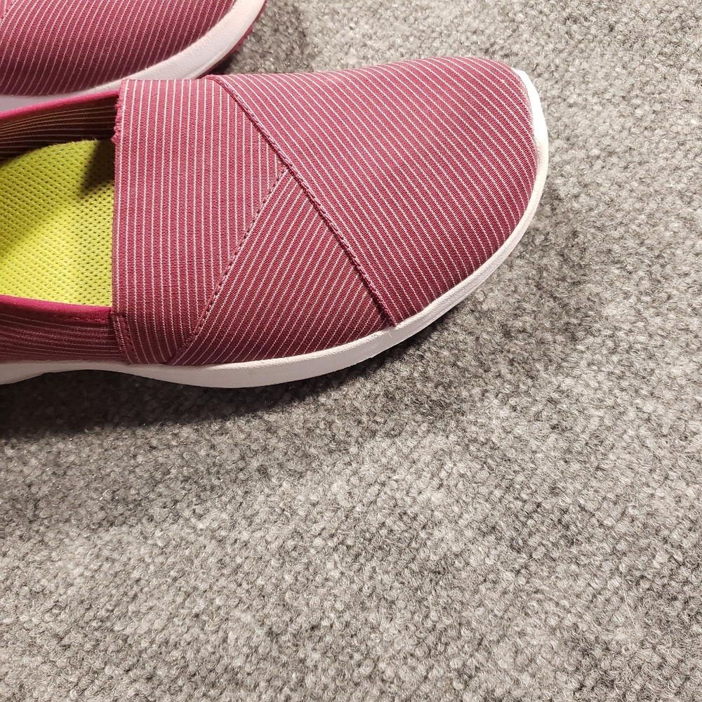 L.L. Bean Women's Maroon Slip-On Flats/shoes size 9 White soles - Picture 3 of 9